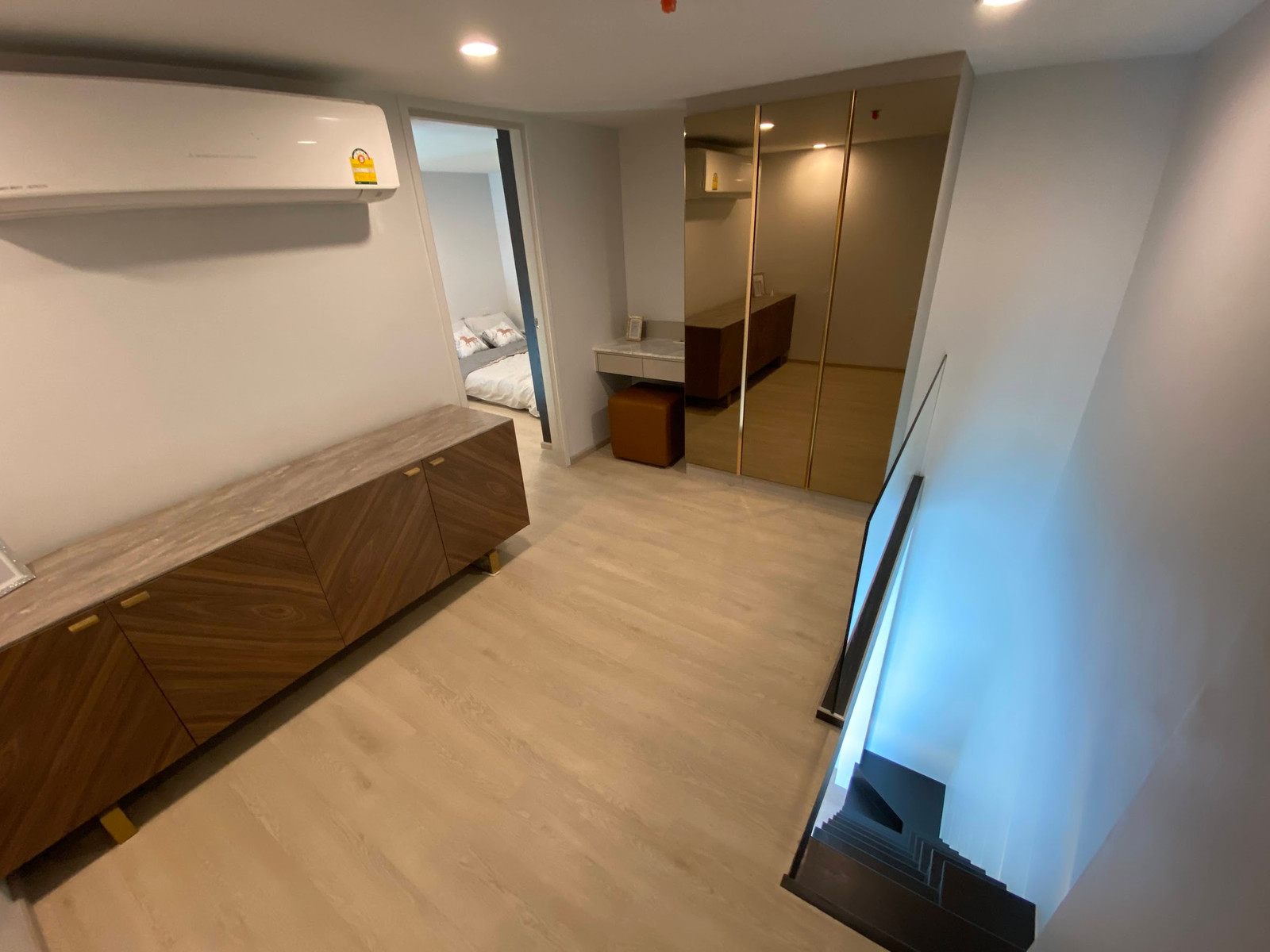 Noble Recole (โนเบิล รีโคล สุขุมวิท 19) ห้องใหม่ เพดานสูง วิวโล่ง [CC-01]