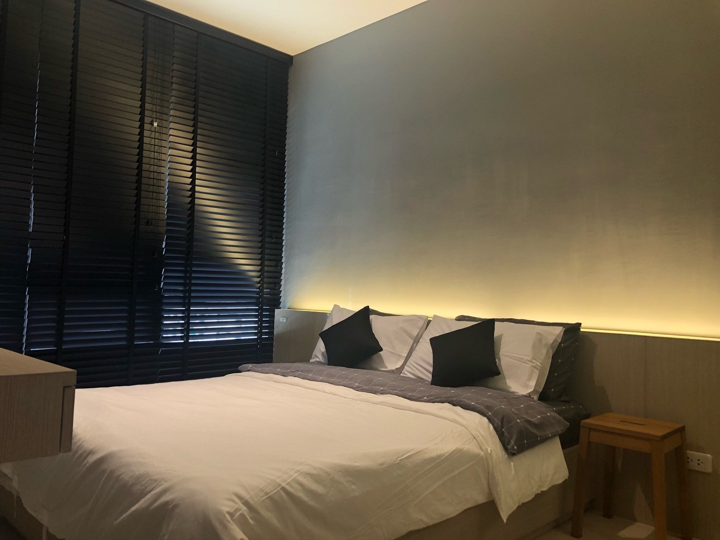 The Lofts Ekkamai (ห้องกว้าง ใกล้ BTS เอกมัย) [CC-01]