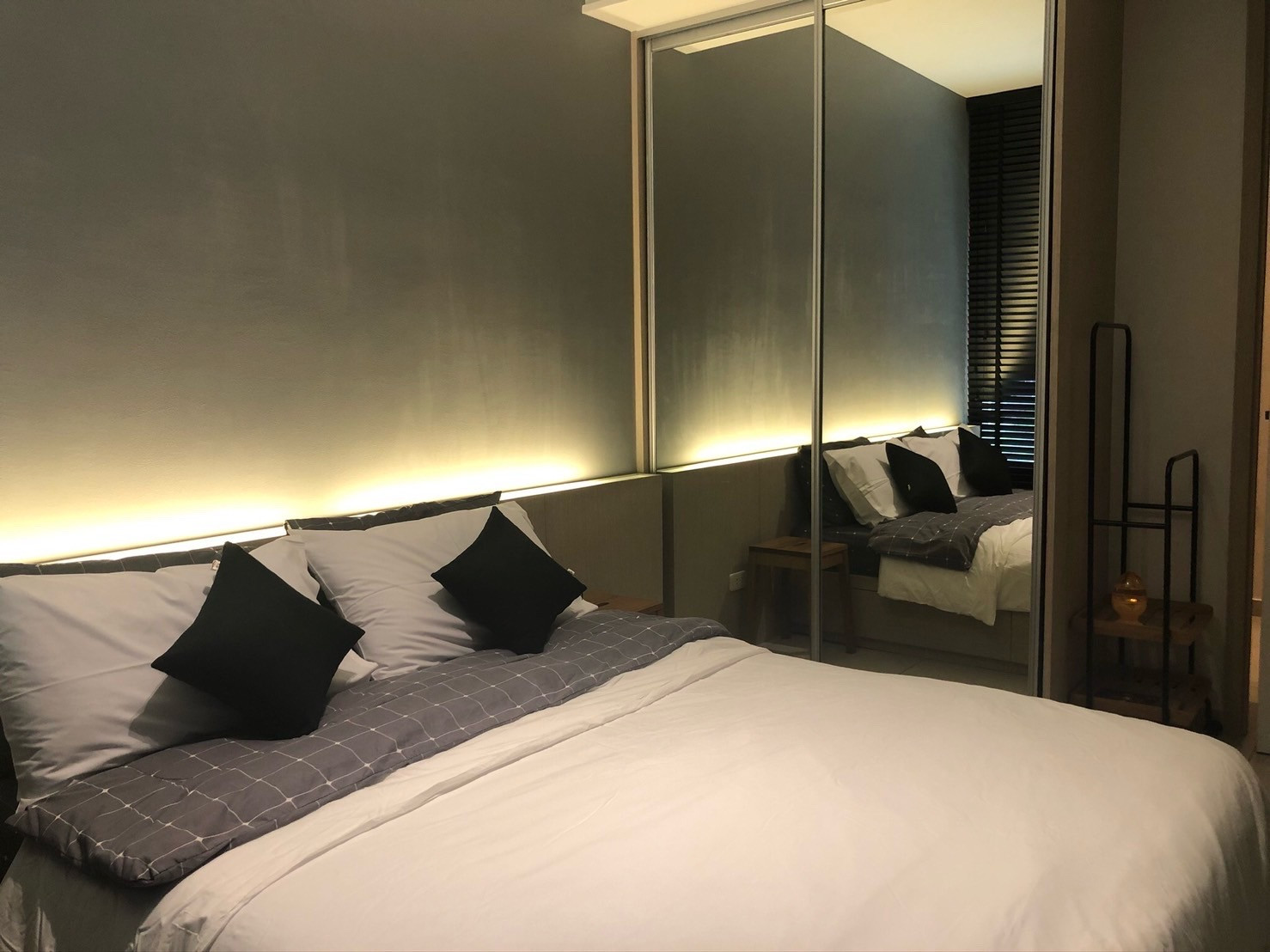 The Lofts Ekkamai (ห้องกว้าง ใกล้ BTS เอกมัย) [CC-01]