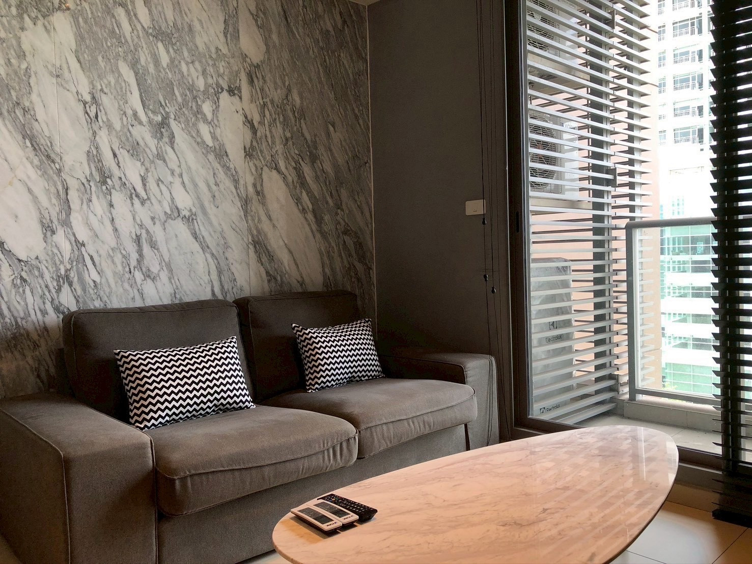 The Lofts Ekkamai (ห้องกว้าง ใกล้ BTS เอกมัย) [CC-01]
