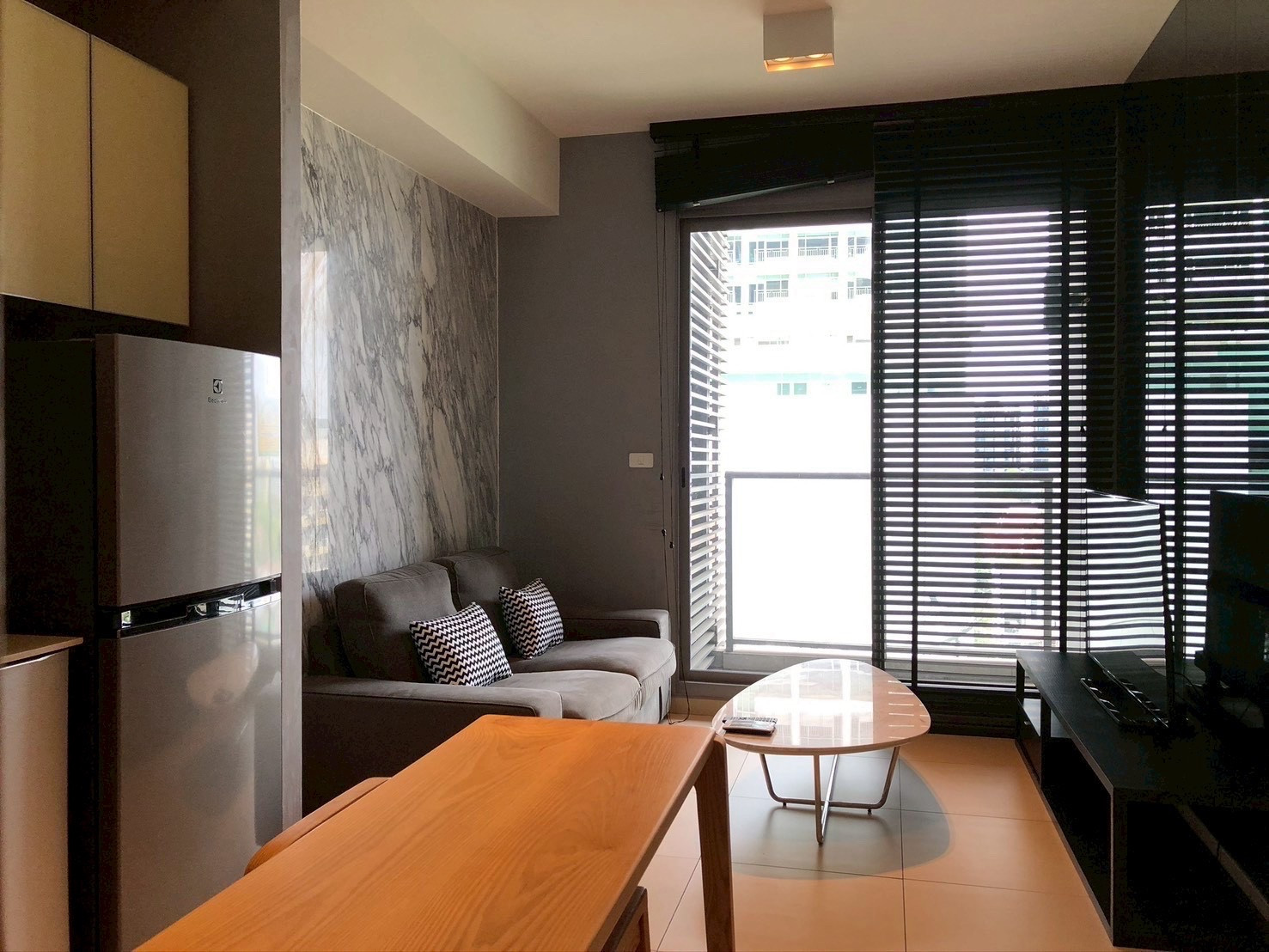The Lofts Ekkamai (ห้องกว้าง ใกล้ BTS เอกมัย) [CC-01]