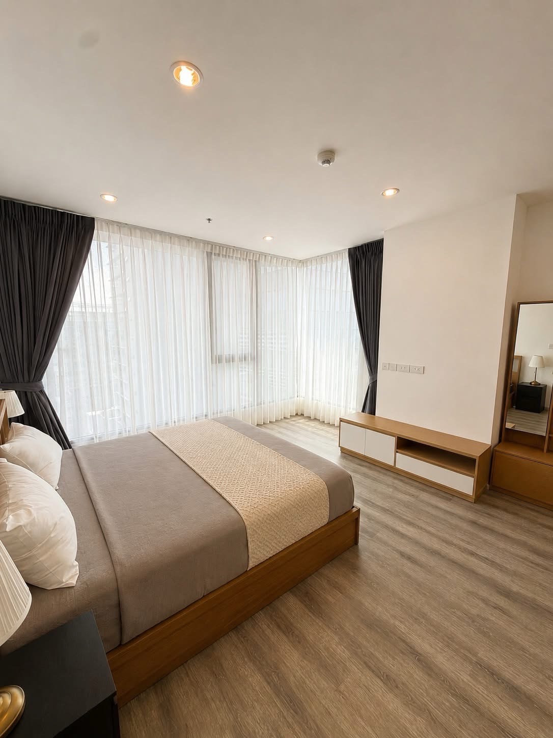 Ideo Mobi Sukhumvit 66 (ห้องมุม ชั้นสูง จอดรถได้ 2 คัน) [CC-01]