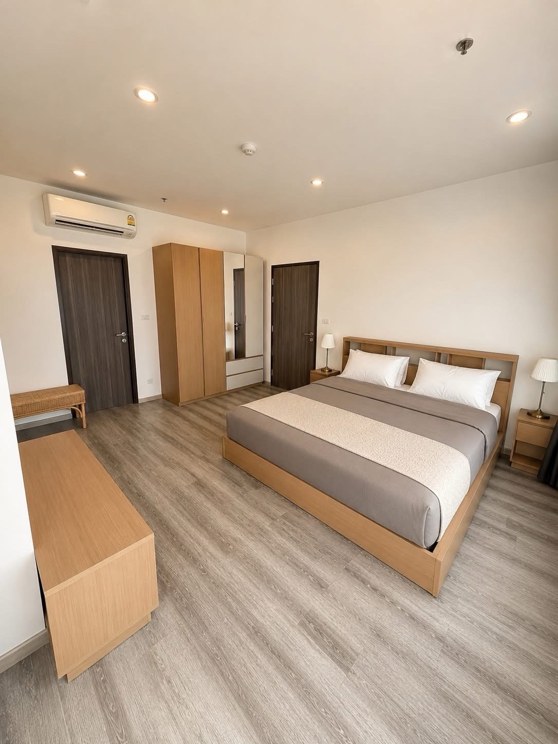 Ideo Mobi Sukhumvit 66 (ห้องมุม ชั้นสูง จอดรถได้ 2 คัน) [CC-01]