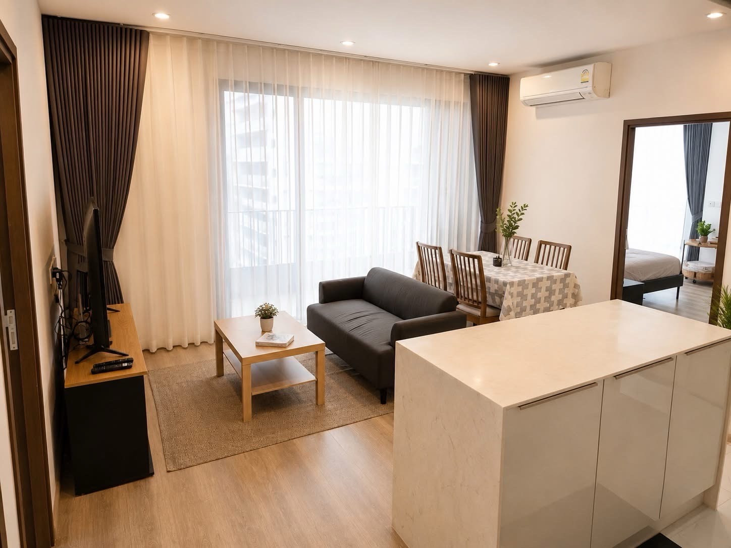 Ideo Mobi Sukhumvit 66 (ห้องมุม ชั้นสูง จอดรถได้ 2 คัน) [CC-01]