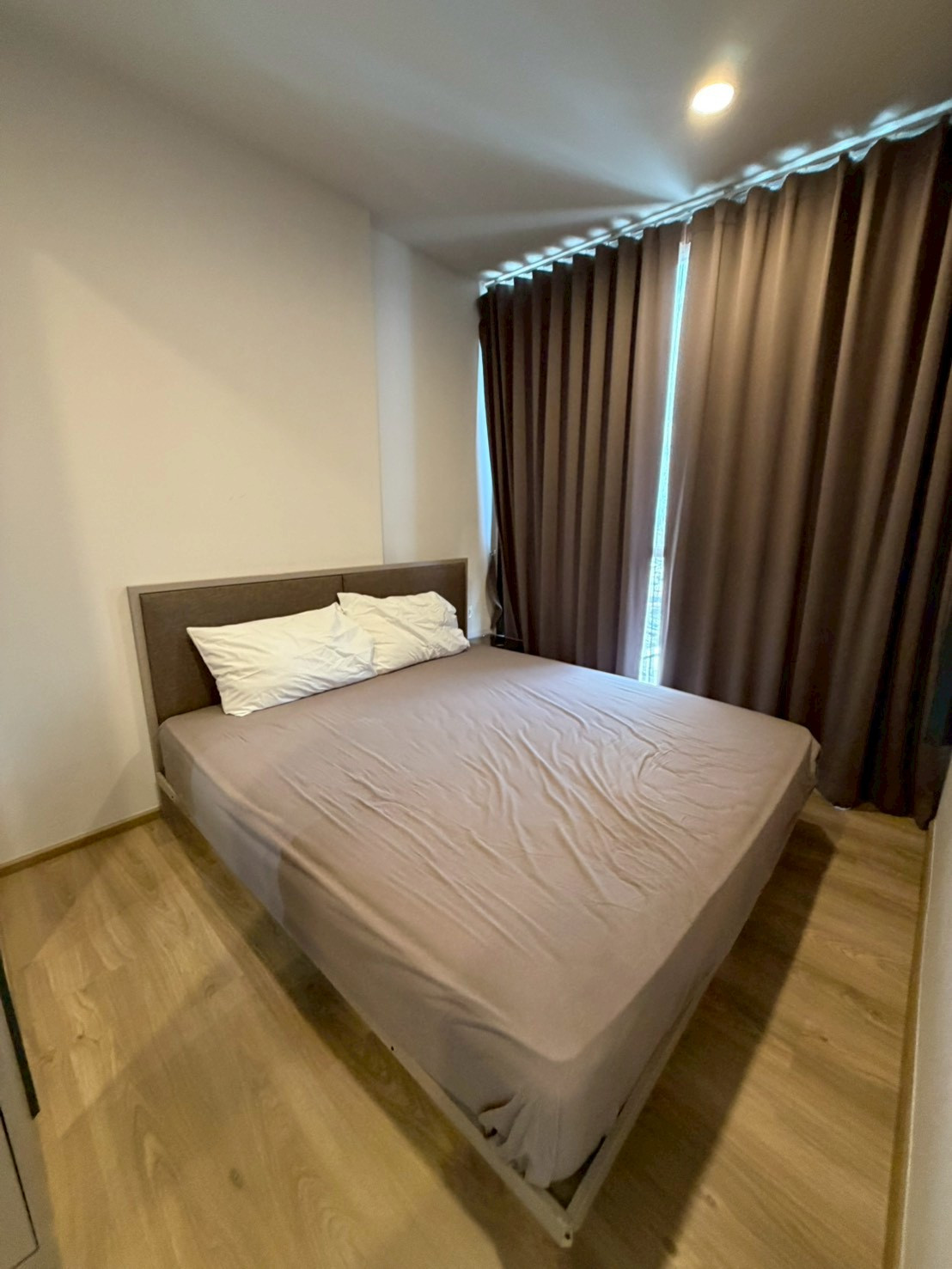 ให้เช่าคอนโด Oka Haus Sukhumvit 36 ชั้นสูง 2 ห้องนอน ใกล้ BTS ทองหล่อ (Rt-01)