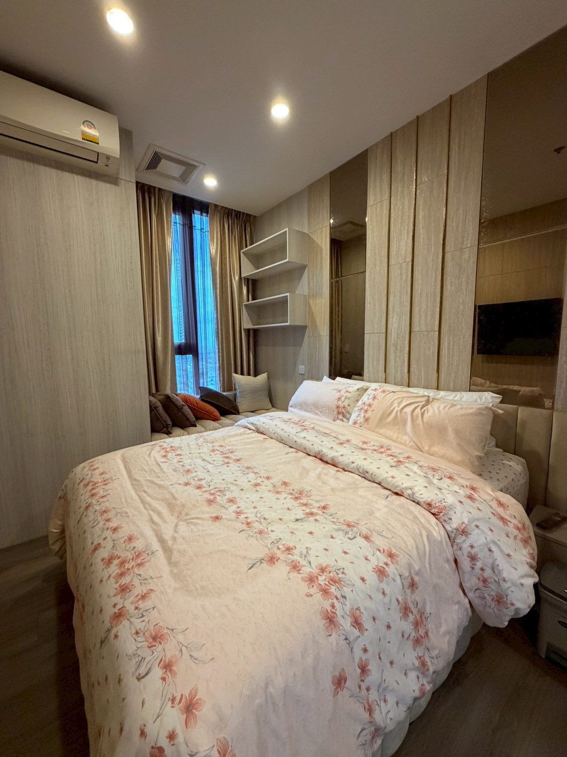 For Rent : Whizdom Essence Sukhumvit (ST-02)