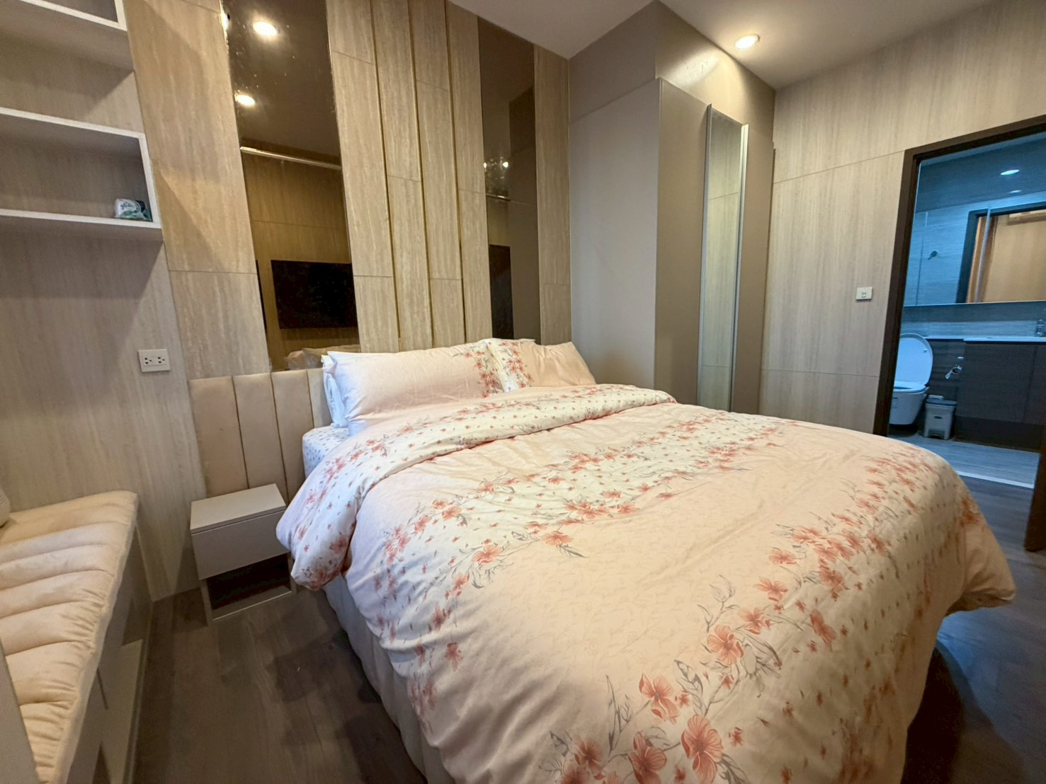 For Rent : Whizdom Essence Sukhumvit (ST-02)