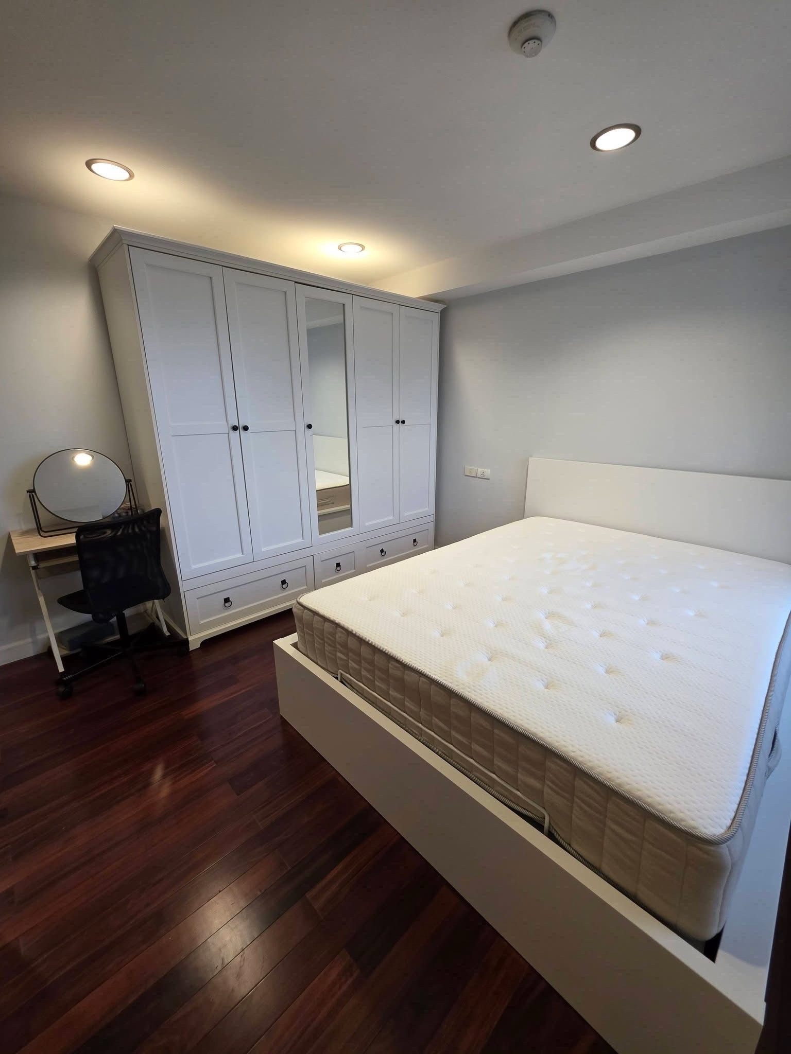 Beverly Hills Mansion (ห้องกว้าง ใกล้ BTS เอกมัย) [CC-01]