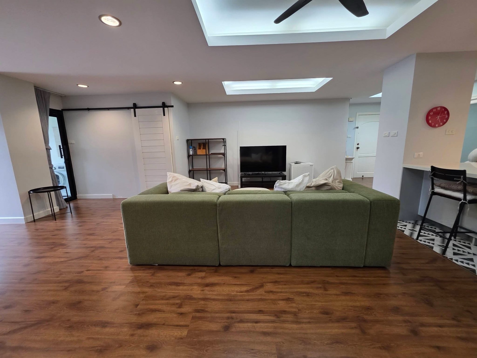 Beverly Hills Mansion (ห้องกว้าง ใกล้ BTS เอกมัย) [CC-01]