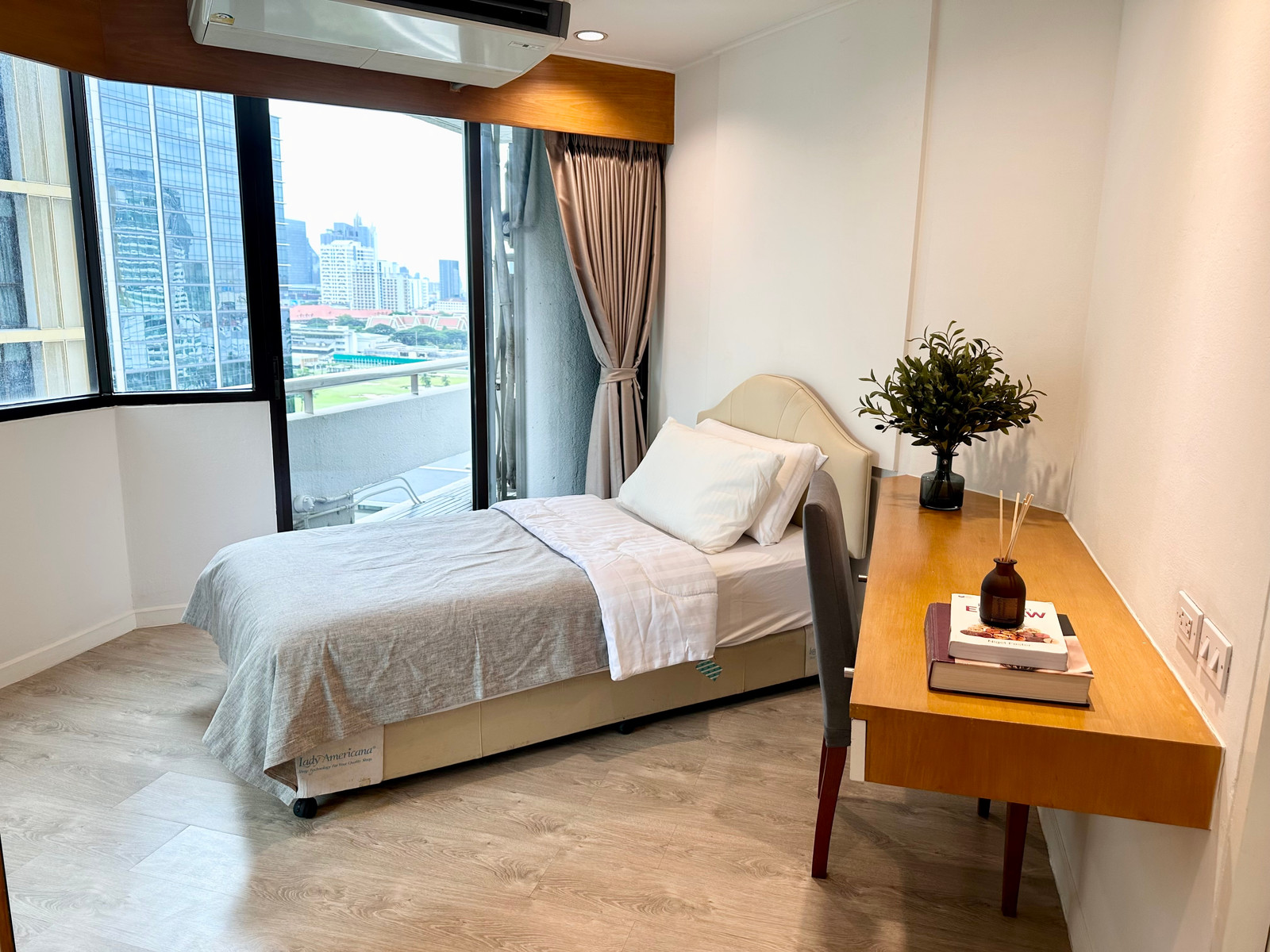 คอนโดให้เช่า :The Royal Place 1 ((BTS  Chit Lom ชิดลม)) MK-02 line @livingbkk