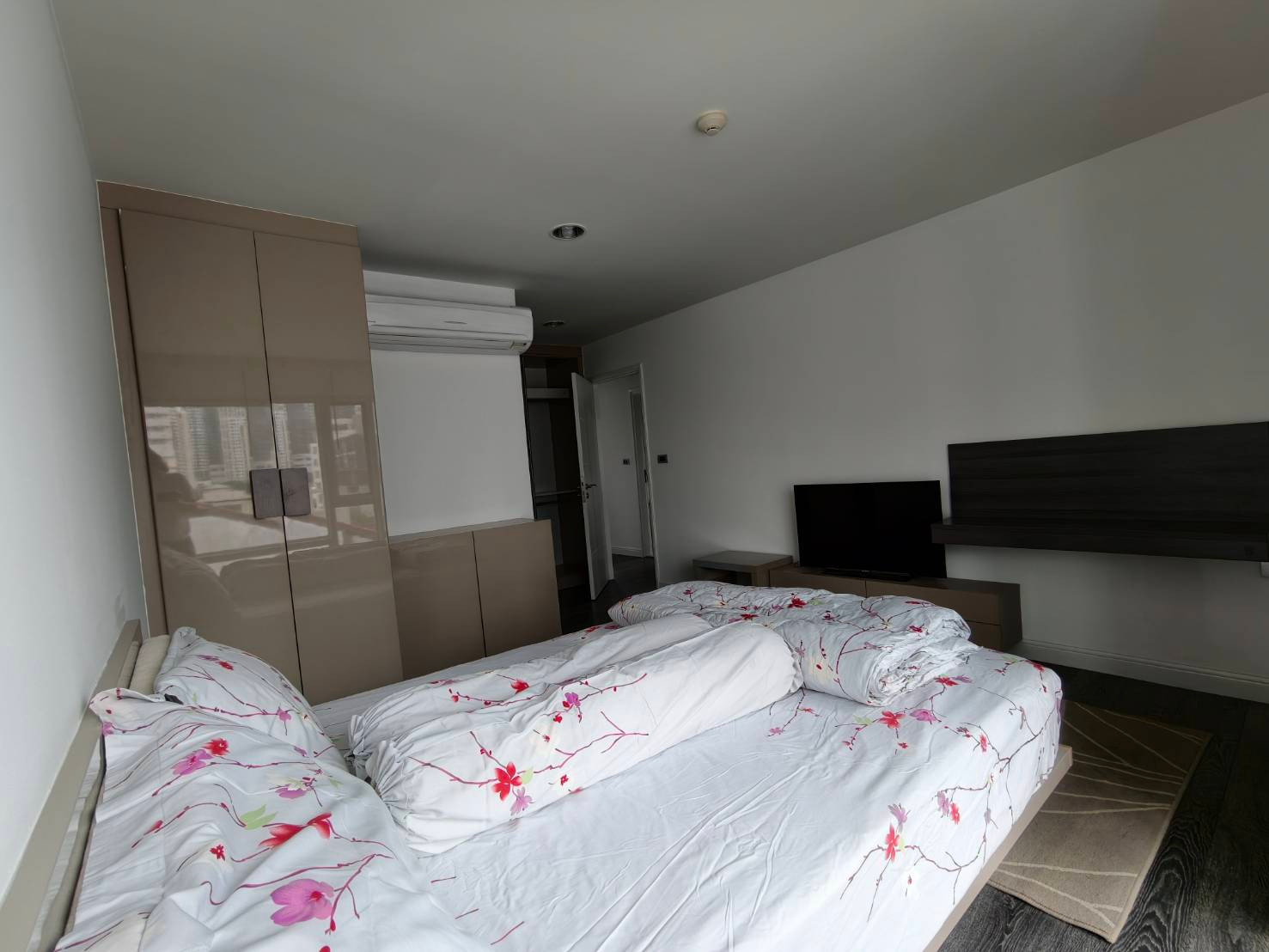 คอนโดให้เช่า :  Condo  the crest sukhumvit​49 (( ทองหล่อ thonglor​))  MK-02  line @livingbkk
