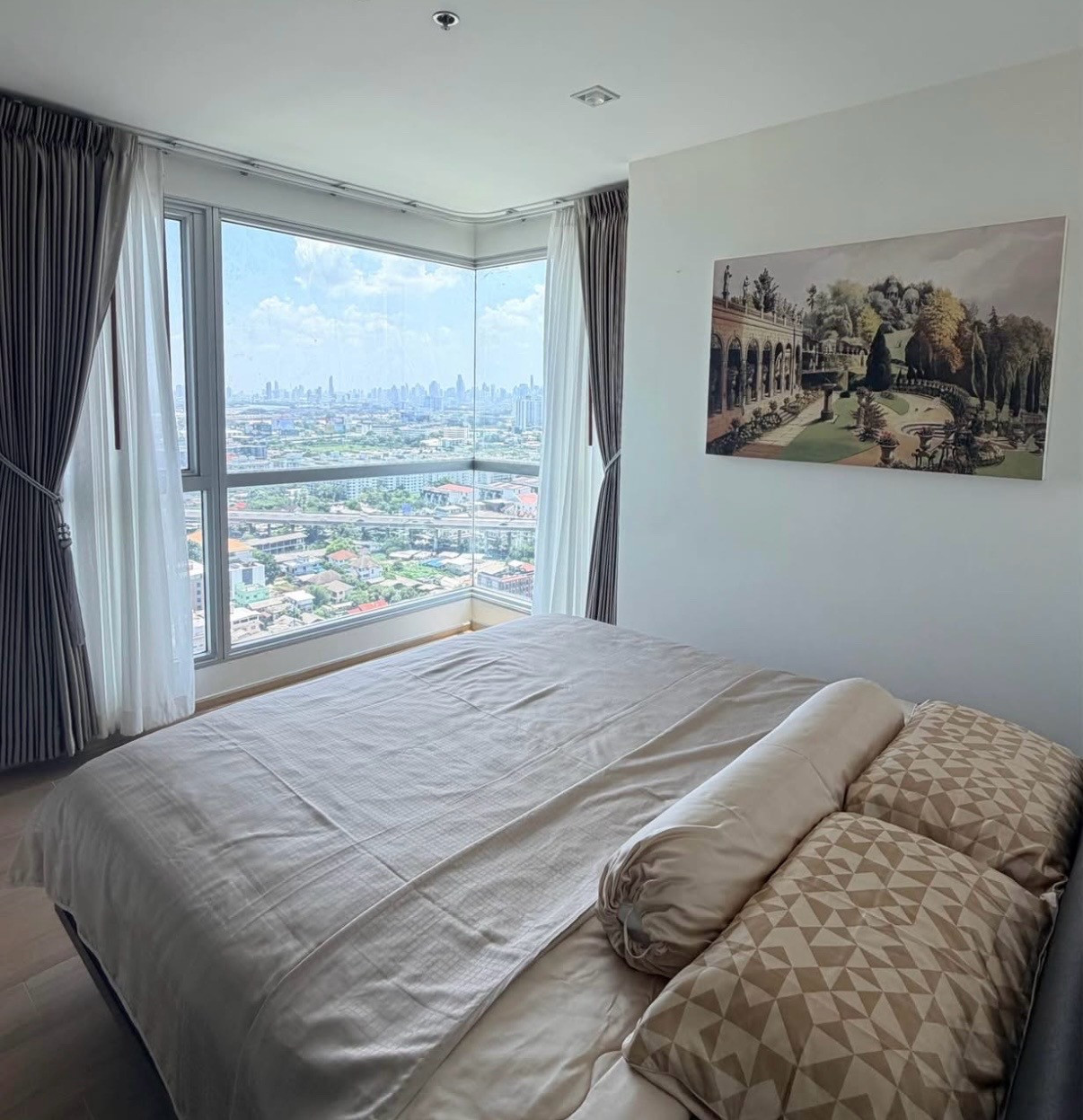 Rhythm Sukhumvit 50 (ห้องมุม มีอ่างอาบน้ำ ใกล้ BTS อ่อนนุช) [CC-01]