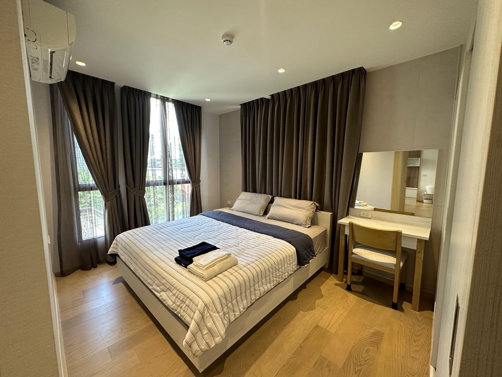 Runesu Thonglor 5 (ห้องหน้ากว้าง วิวโล่ง มีอ่างอาบน้ำ) [CC-01]