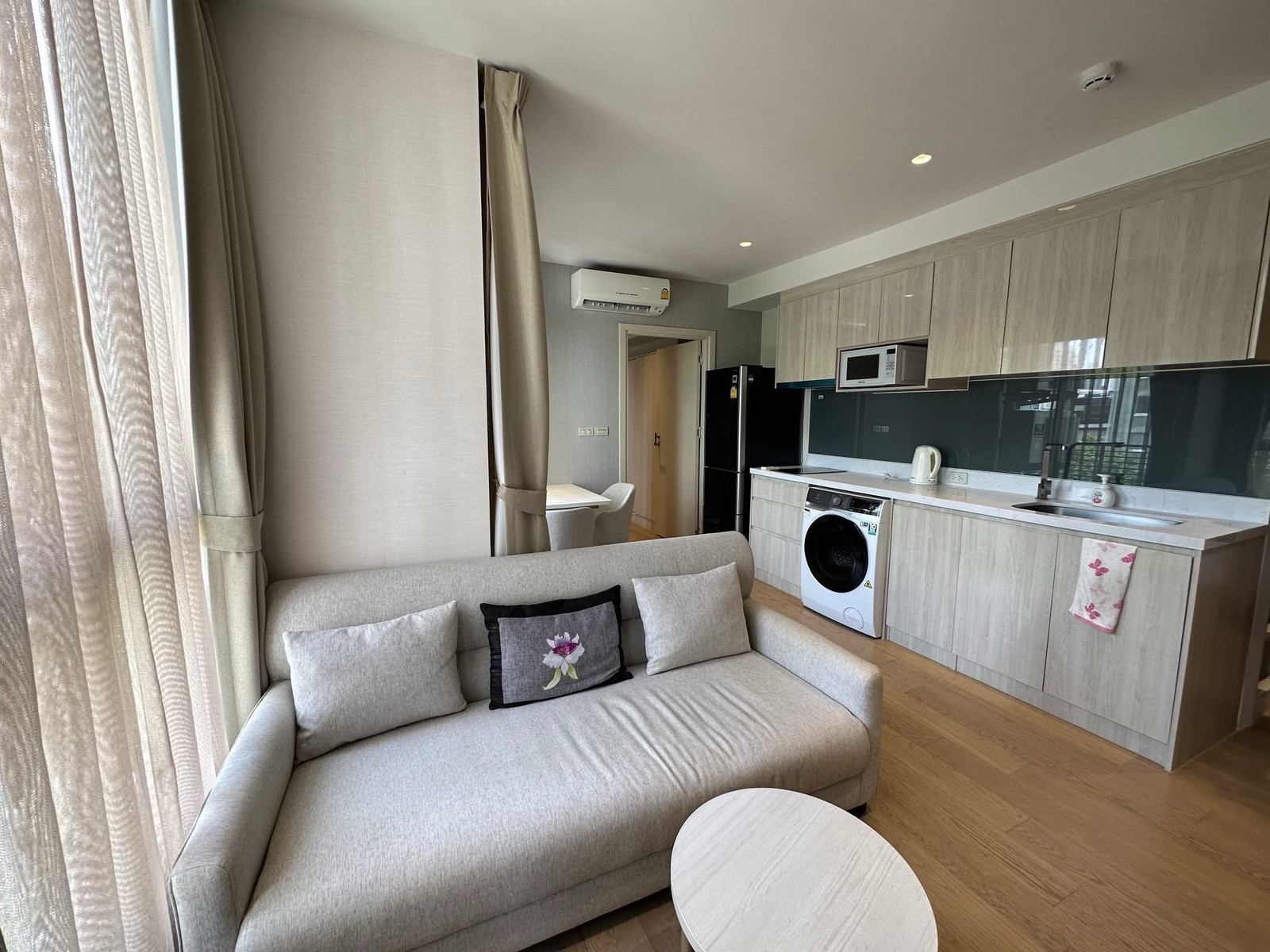 Runesu Thonglor 5 (ห้องหน้ากว้าง วิวโล่ง มีอ่างอาบน้ำ) [CC-01]