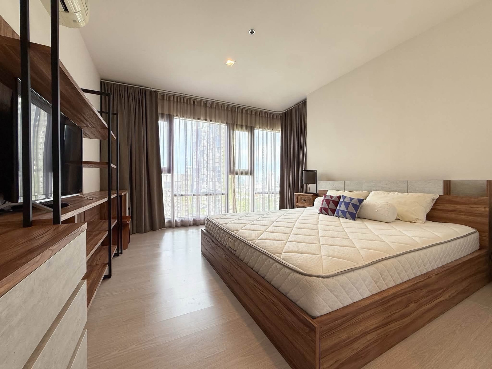 Rhythm Sukhumvit 36-38 (ห้องกว้าง ชั้นสูง มีอ่างอาบน้ำ) [CC-01]