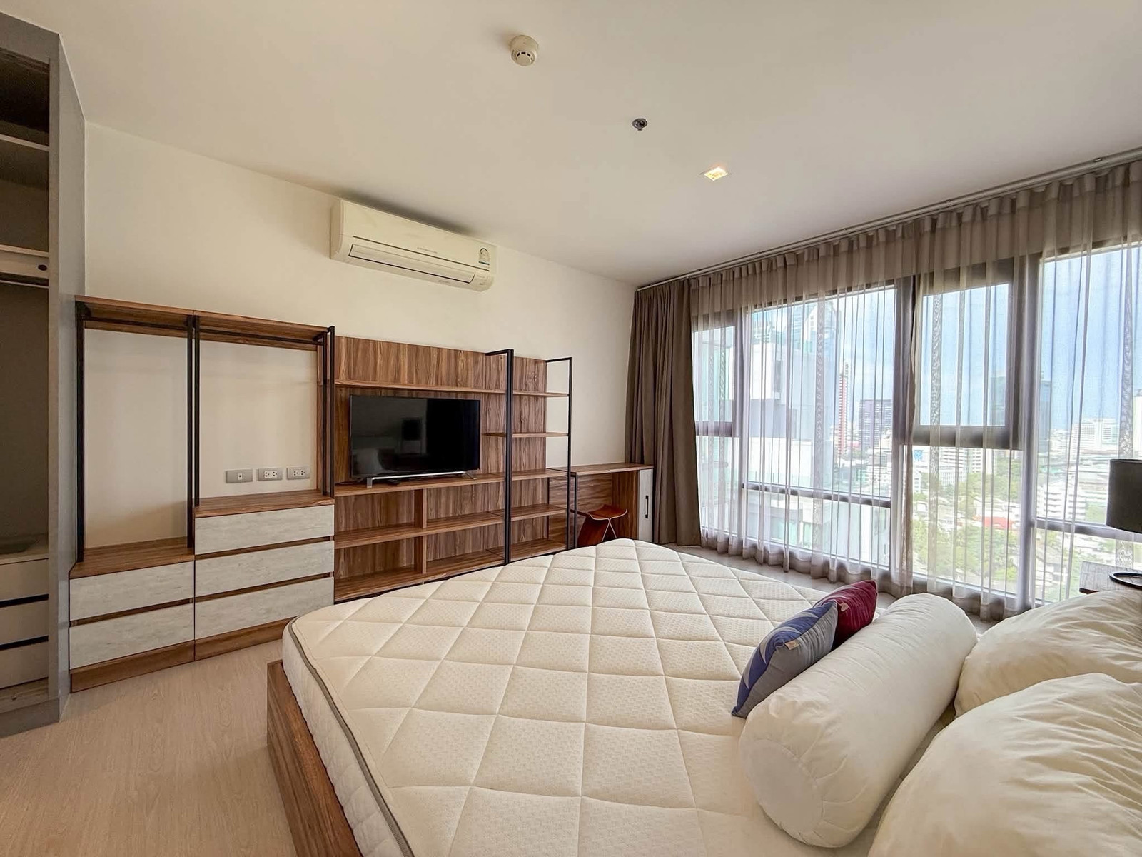 Rhythm Sukhumvit 36-38 (ห้องกว้าง ชั้นสูง มีอ่างอาบน้ำ) [CC-01]