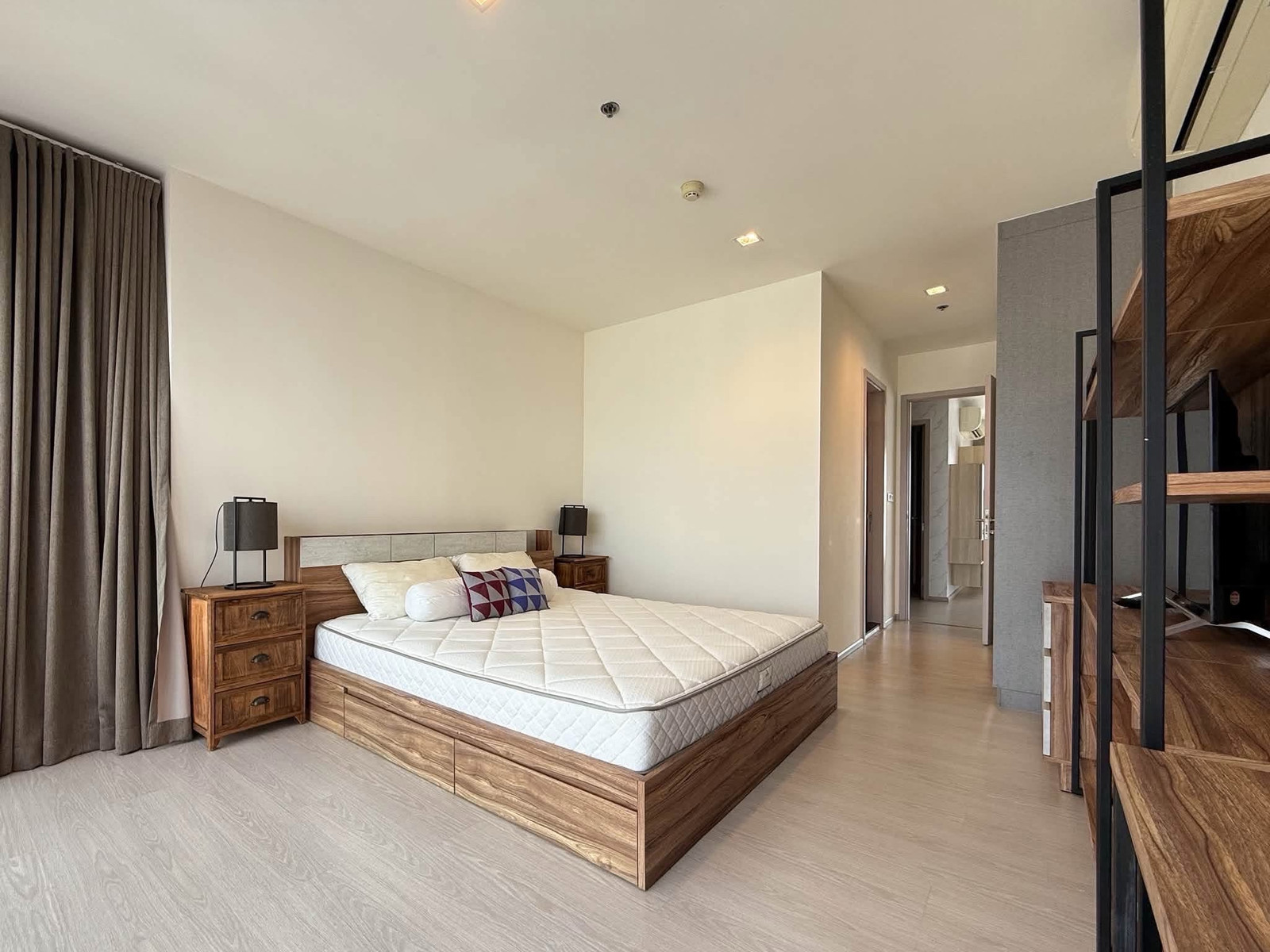 Rhythm Sukhumvit 36-38 (ห้องกว้าง ชั้นสูง มีอ่างอาบน้ำ) [CC-01]