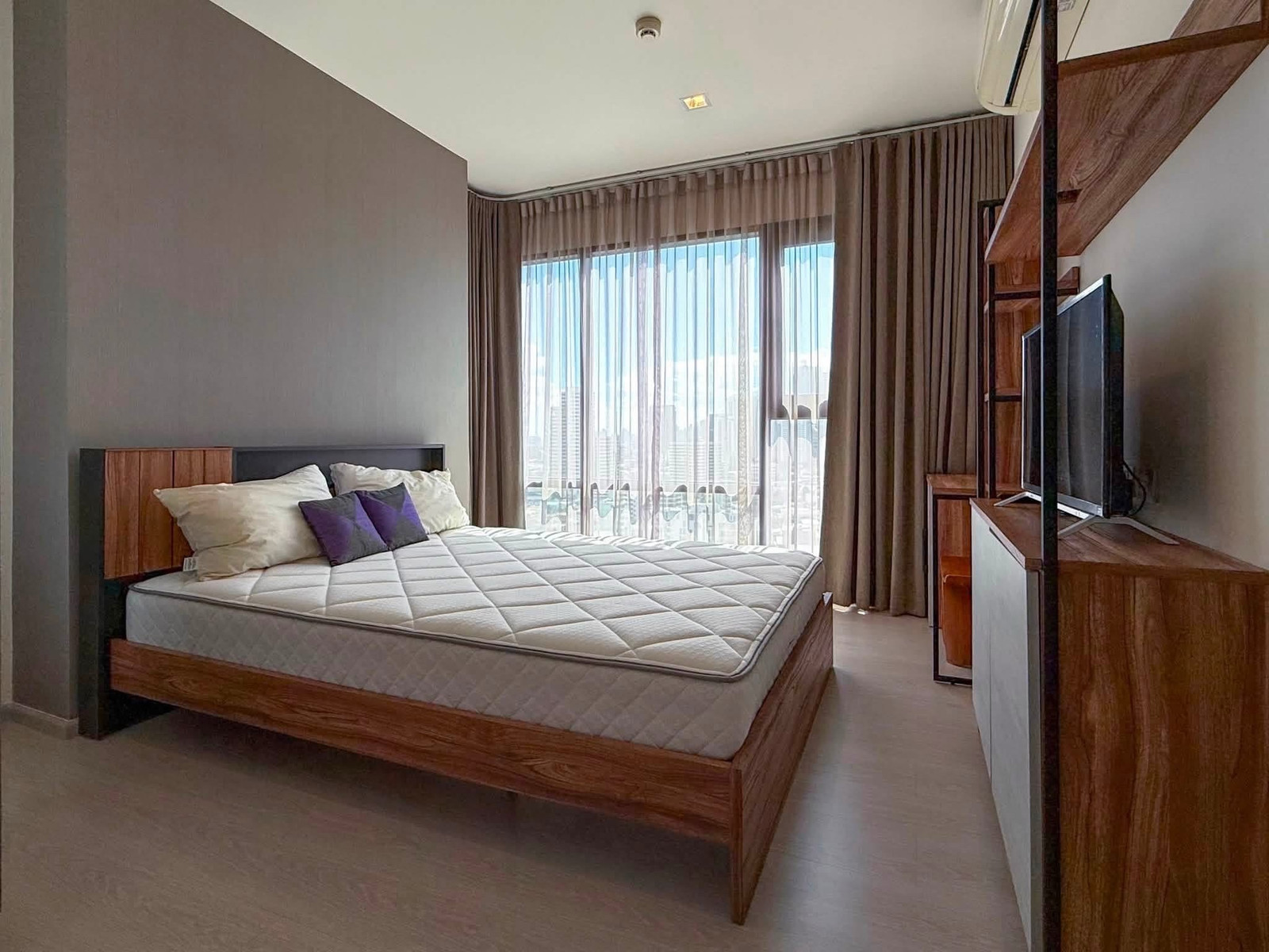 Rhythm Sukhumvit 36-38 (ห้องกว้าง ชั้นสูง มีอ่างอาบน้ำ) [CC-01]