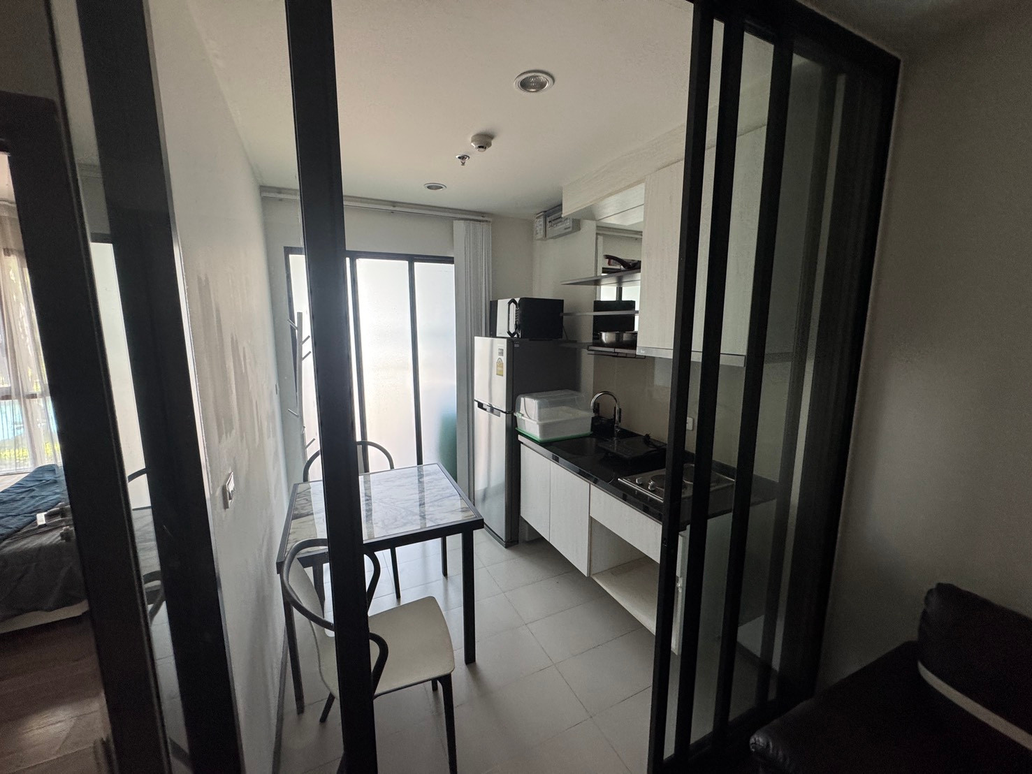 คอนโด ให้เช่า :    The Base Park East Sukhumvit 77 (( BTS Onnut Udomsuk  )) MK-02  line @livingbkk