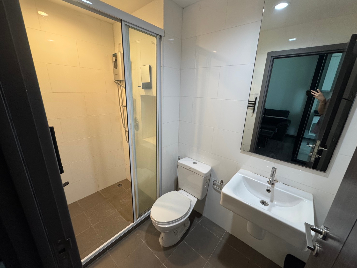 คอนโด ให้เช่า :    The Base Park East Sukhumvit 77 (( BTS Onnut Udomsuk  )) MK-02  line @livingbkk