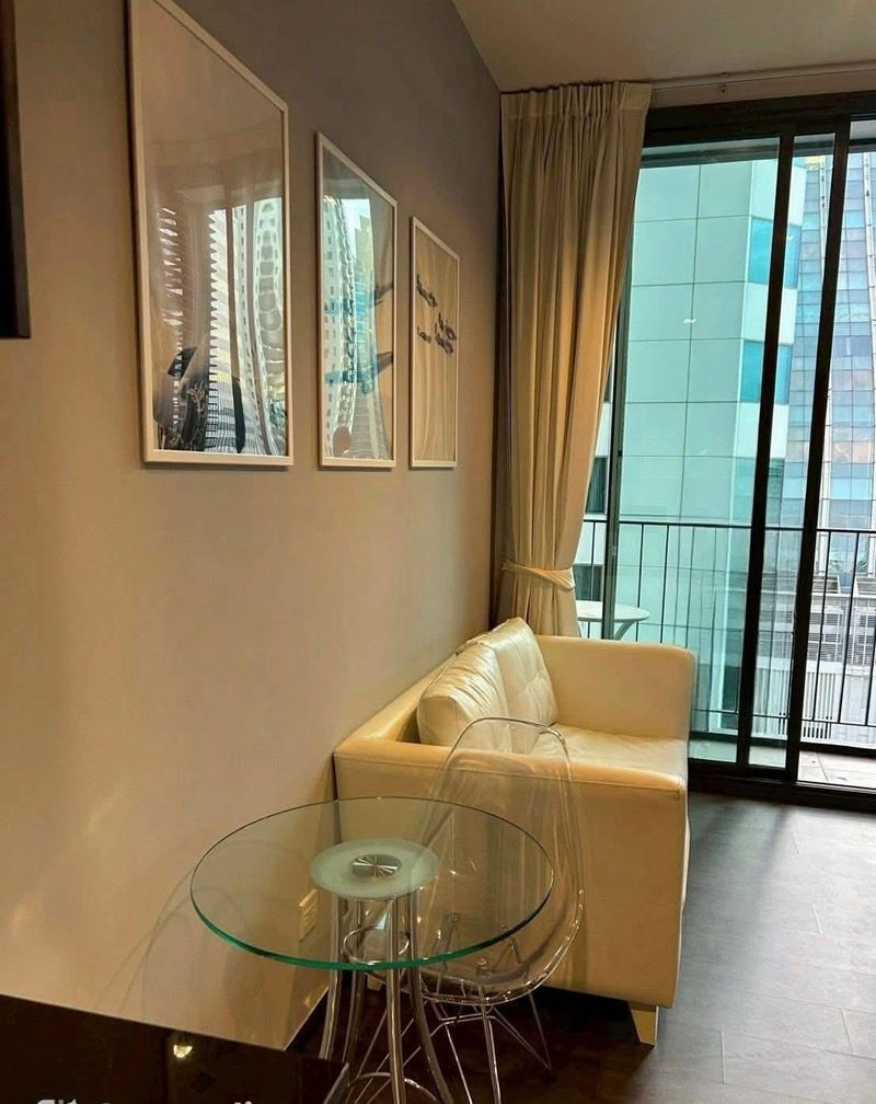 คอนโดให้เช่า : The Edge Sukhumvit 23  ((BTS Asoke อโศก ) MK-02 line @livingbkk