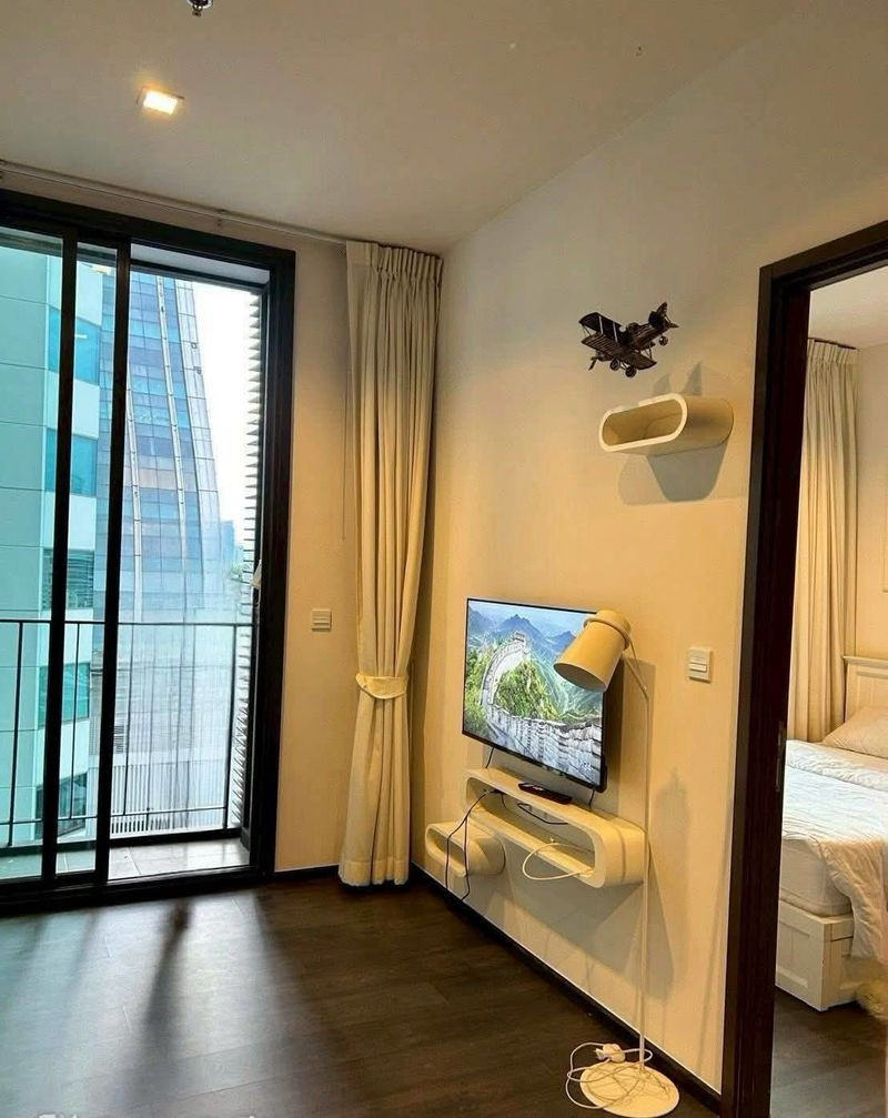 คอนโดให้เช่า : The Edge Sukhumvit 23  ((BTS Asoke อโศก ) MK-02 line @livingbkk