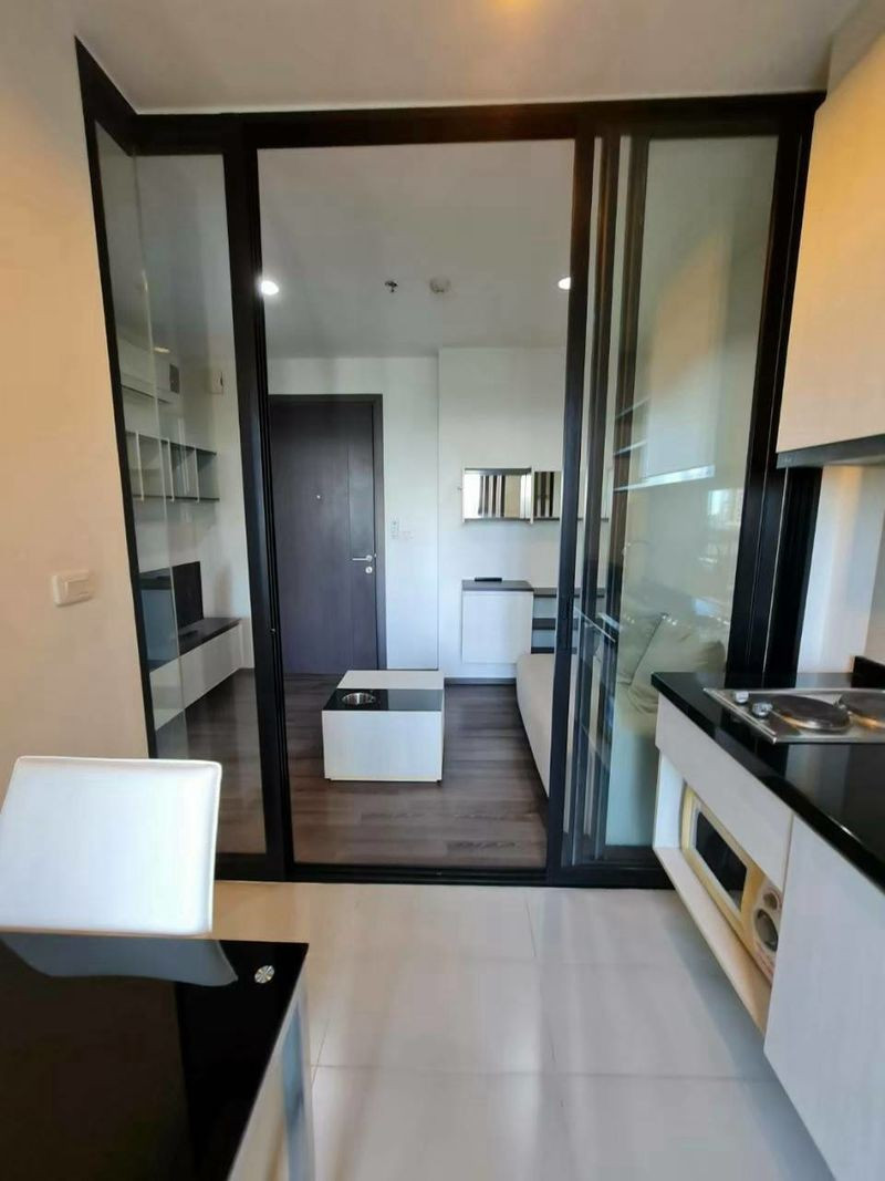 คอนโด ให้เช่า :    The Base Park East Sukhumvit 77 (( BTS Onnut Udomsuk  )) MK-02  line @livingbkk