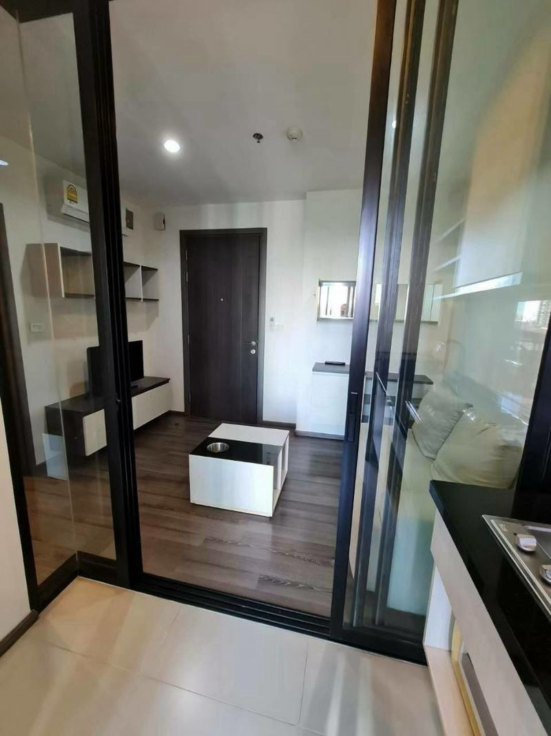 คอนโด ให้เช่า :    The Base Park East Sukhumvit 77 (( BTS Onnut Udomsuk  )) MK-02  line @livingbkk