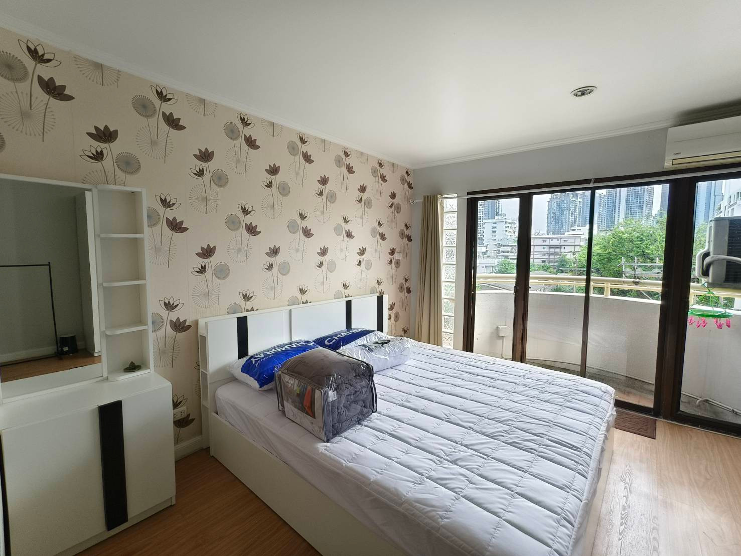 คอนโดให้เช่า :Aree Place Sukhumvit 26((BTS Phrom Phong )) MK-02 line @livingbkk