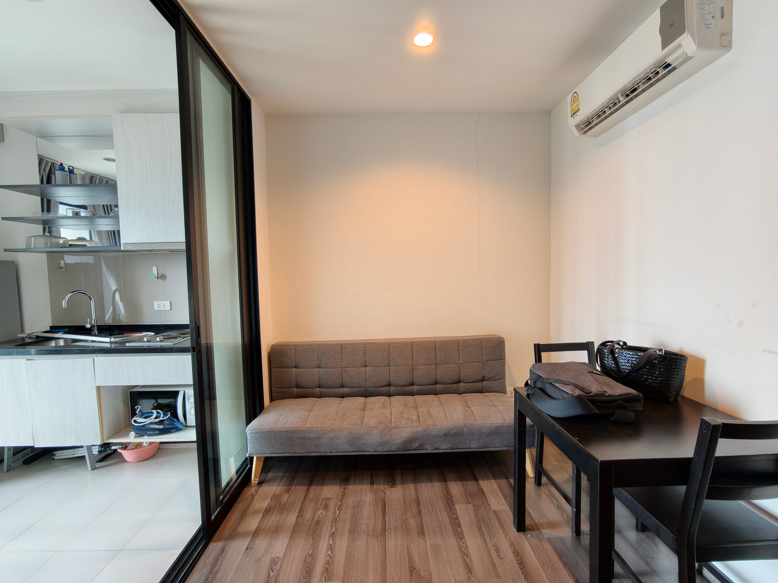 คอนโด ให้เช่า : The Base Park East Sukhumvit 77 (( BTS Onnut Udomsuk  )) MK-02  line @livingbkk