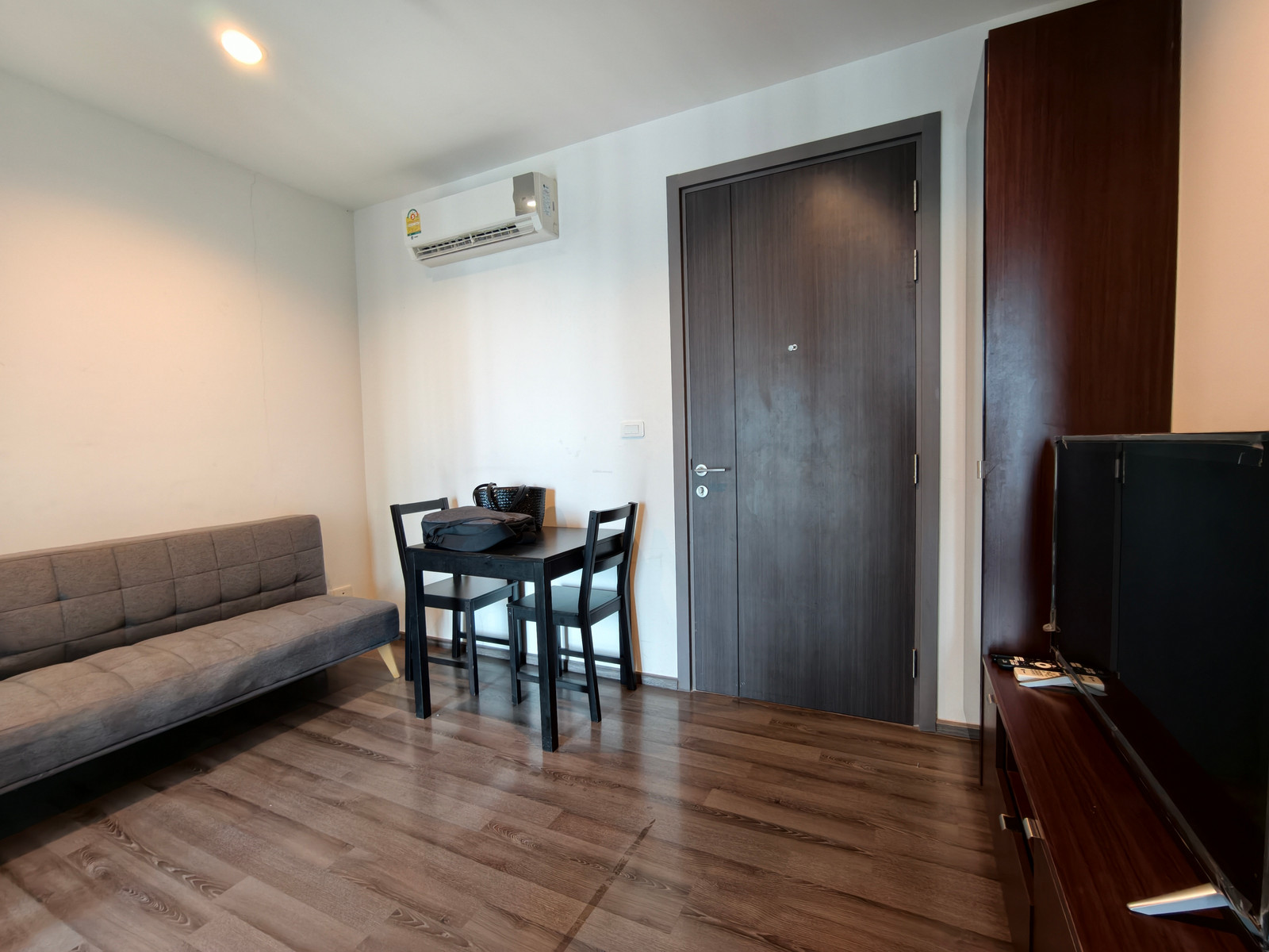 คอนโด ให้เช่า : The Base Park East Sukhumvit 77 (( BTS Onnut Udomsuk  )) MK-02  line @livingbkk