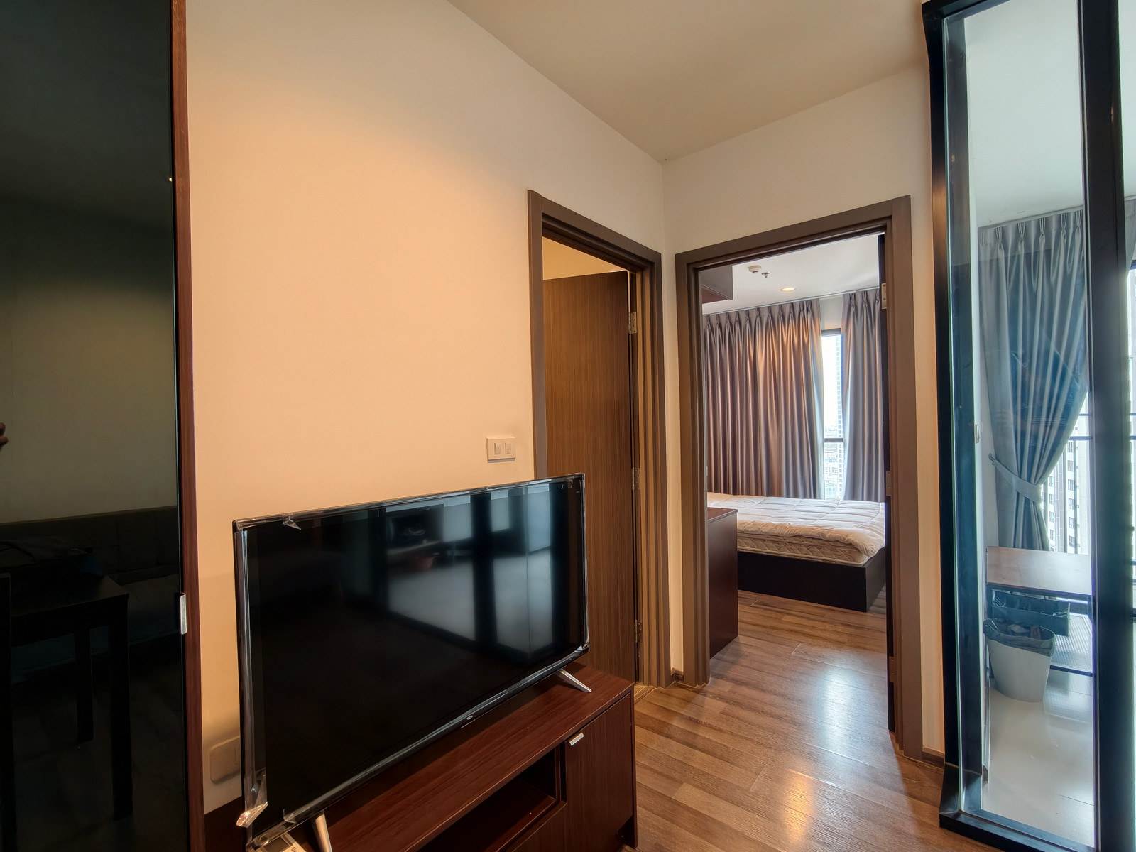 คอนโด ให้เช่า : The Base Park East Sukhumvit 77 (( BTS Onnut Udomsuk  )) MK-02  line @livingbkk