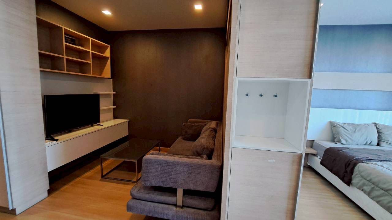 For Rent : Sky Walk Residences (ST-02) (Close to BTS Prakanong)