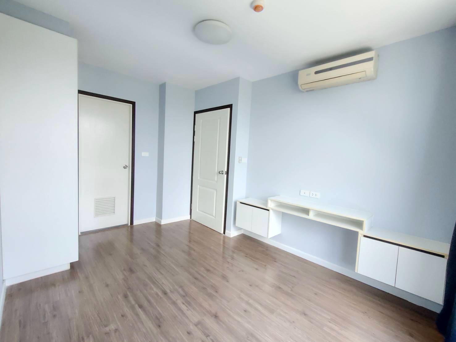 Icondo Sukhumvit 103 (เฟอร์ + เครื่องใช้ไฟฟ้า ตามรูป จอดรถได้ 2 คัน) [CC-01]
