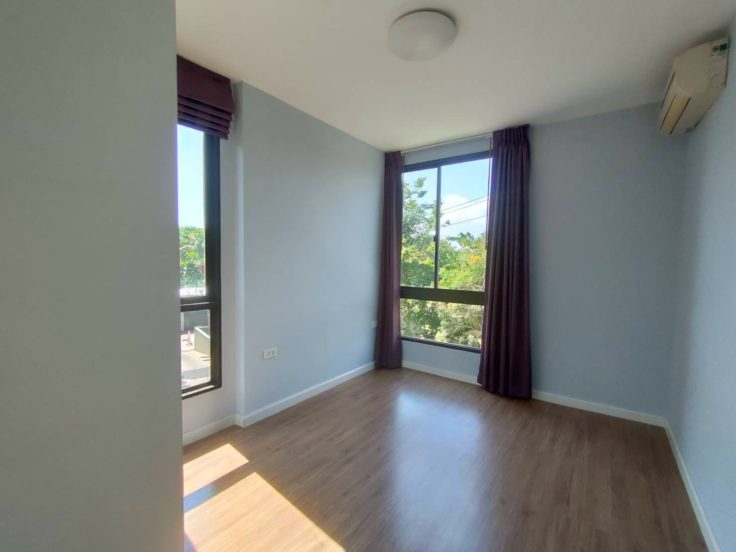 Icondo Sukhumvit 103 (เฟอร์ + เครื่องใช้ไฟฟ้า ตามรูป จอดรถได้ 2 คัน) [CC-01]