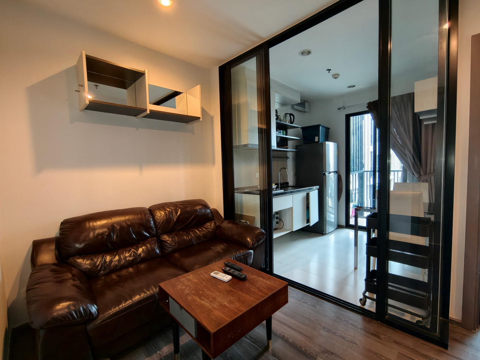 คอนโด ให้เช่า :    The Base Park East Sukhumvit 77 (( BTS Onnut Udomsuk  )) MK-02  line @livingbkk