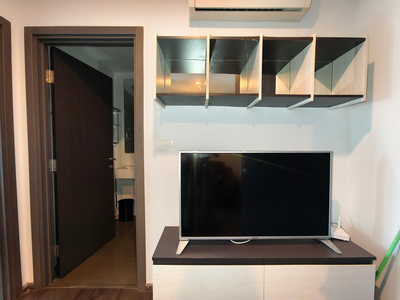 คอนโด ให้เช่า :    The Base Park East Sukhumvit 77 (( BTS Onnut Udomsuk  )) MK-02  line @livingbkk