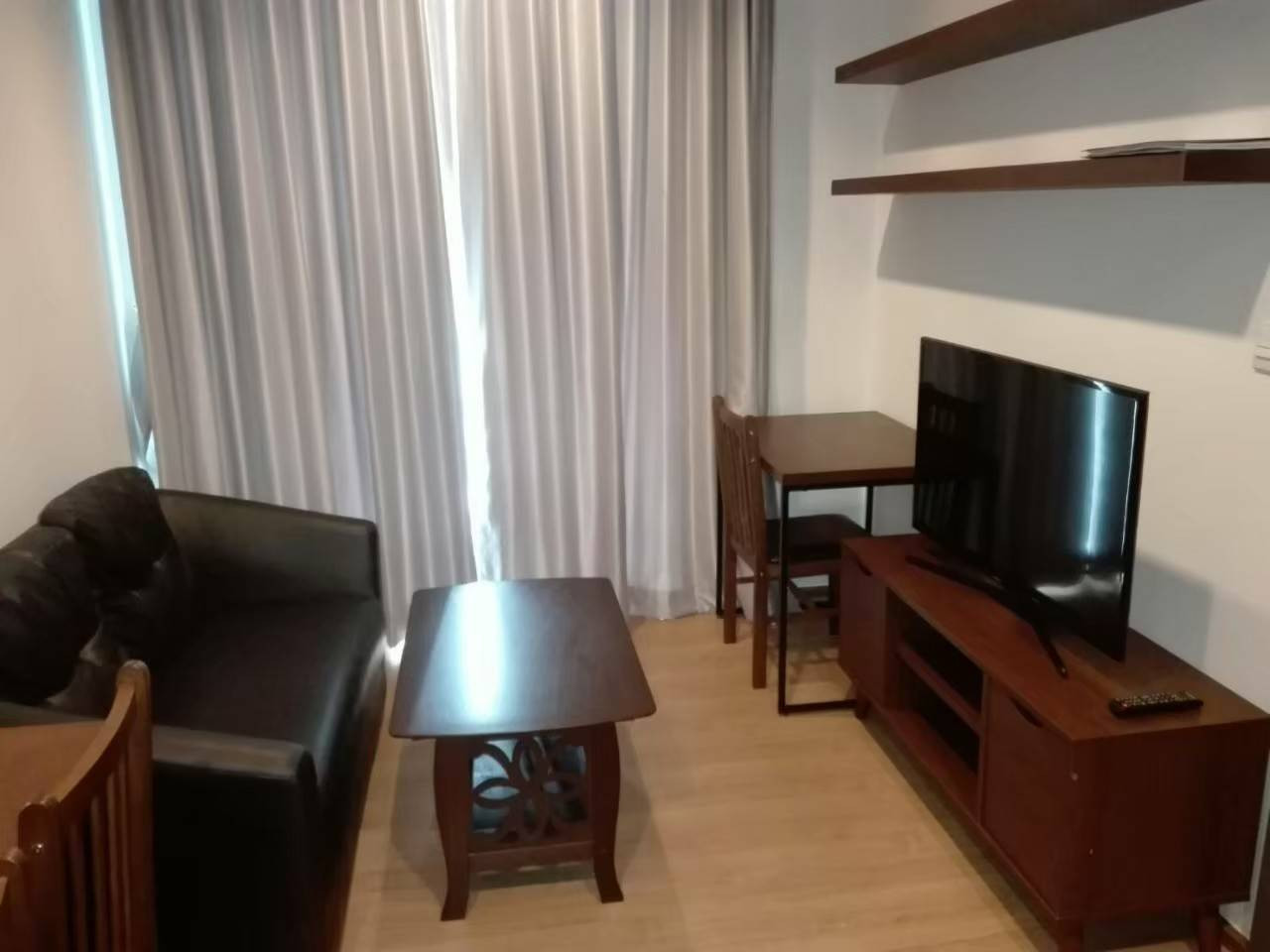 คอนโดให้เช่า : The Edge Sukhumvit 23  ((BTS Asoke อโศก ) MK-02 line @livingbkk