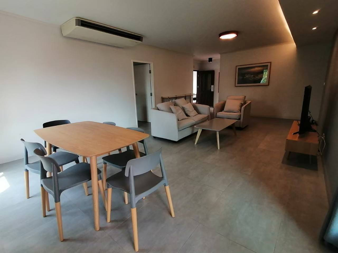 คอนโดให้เช่า :   Lily House  หลัง มศว (( Asoke อโศก )) MK-02 line @livingbkk