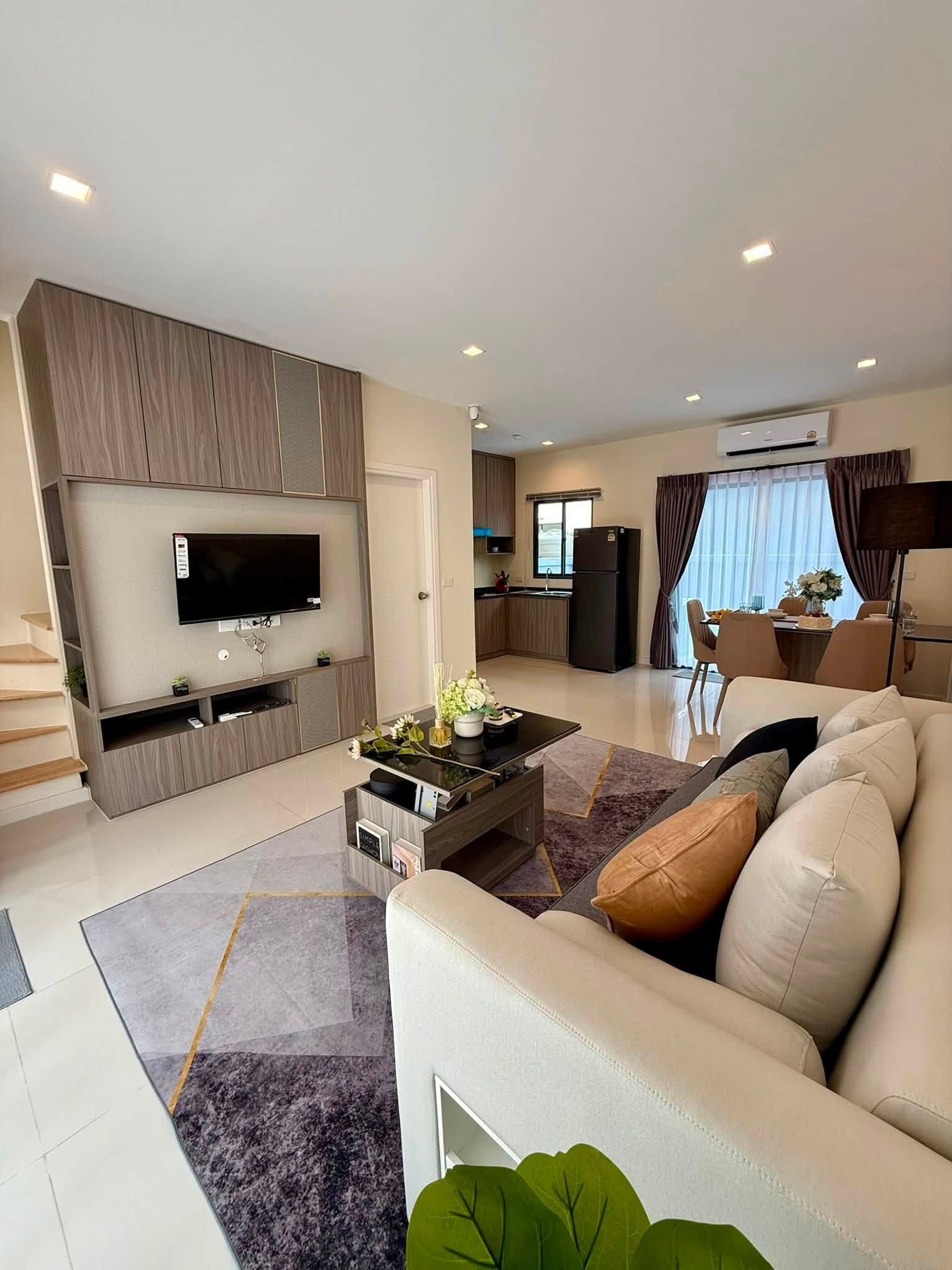ทาวน์โฮมให้เช่า :  Premium Townhome Eigen RAMA 9 (พรีเมียมทาวน์โฮม ไอเจ้นท์ พระราม 9 )(( Prawet ประเวศ)MK-02 line @livingbkk