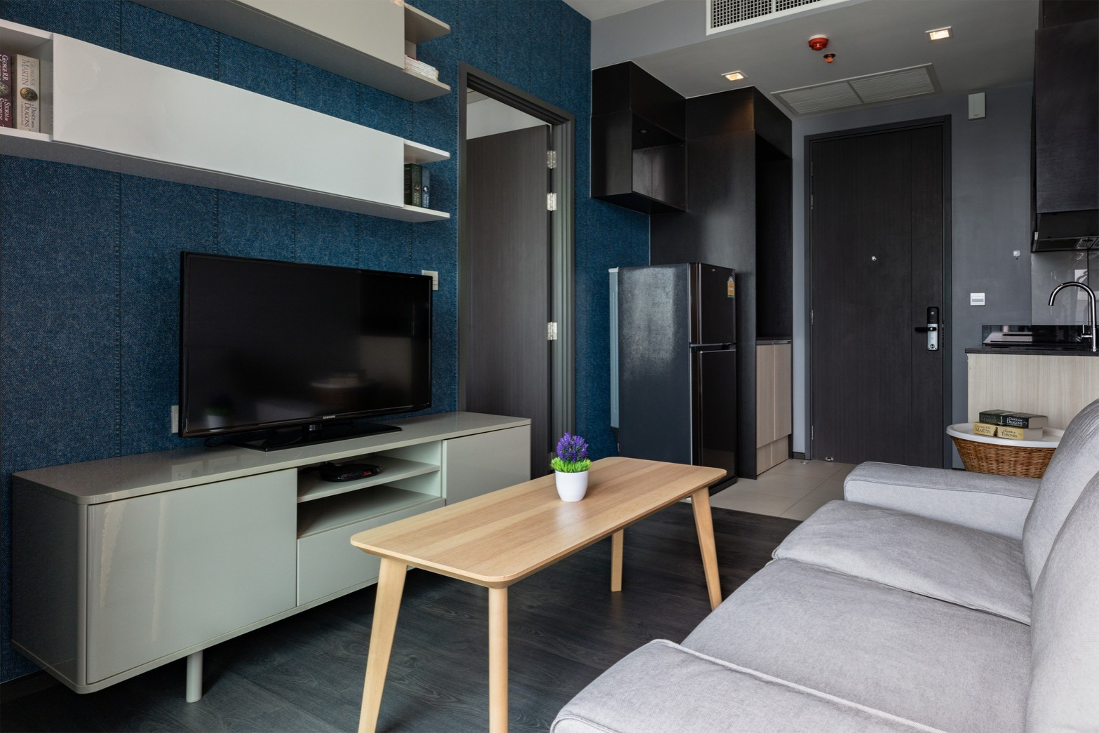 คอนโดให้เช่า :The Edge Sukhumvit 23 ((BTS Asoke อโศก ) MK-02 line @livingbkk