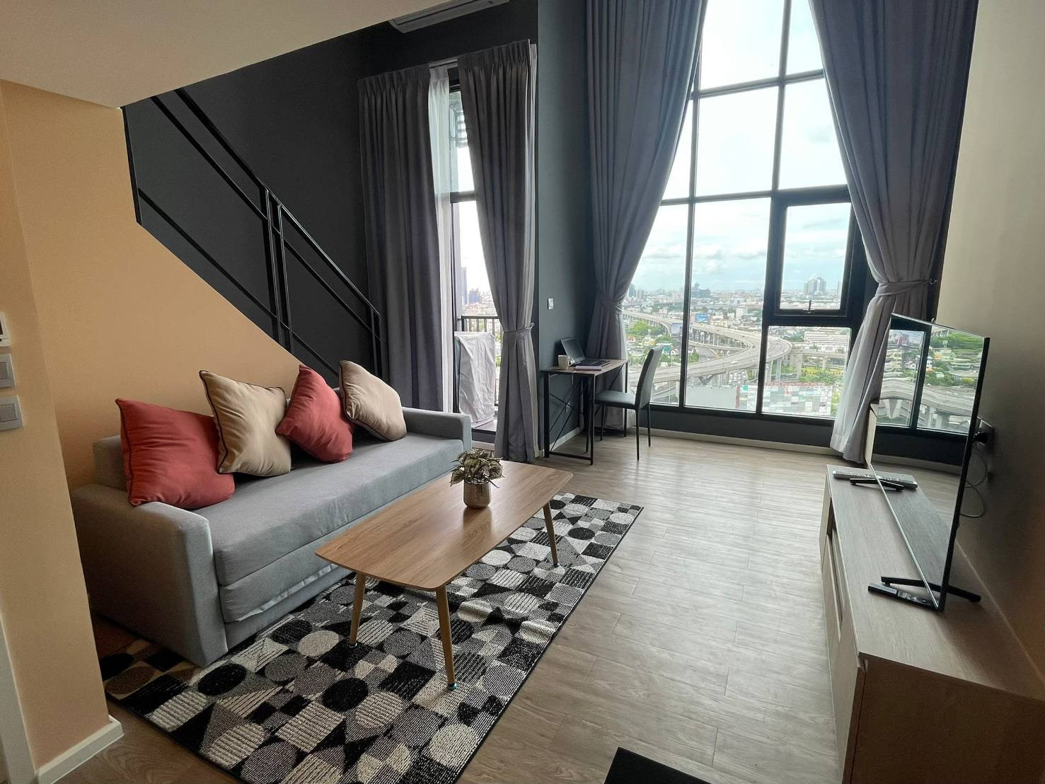 ให้เช่าคอนโด  Modiz สุขุมวิท50 1 Bedroom Exclusive Vertical Suite Fully Furnished Corner Unit River View   (Rt-01)